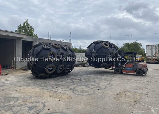 Jakość Pneumatyczny gumowy błotnik pływający typu zawiesia morskiego 80kpa fabryka