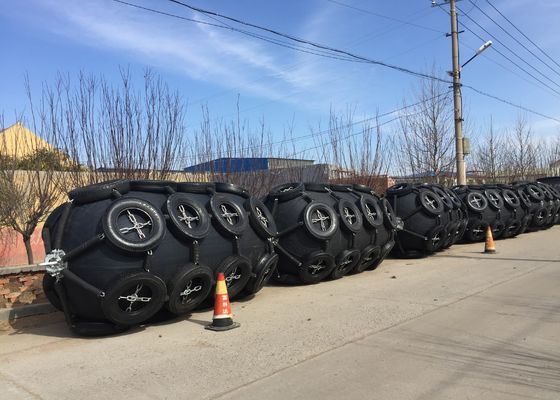 Jakość Wysokowydajny pneumatyczny gumowy błotnik z certyfikatem ISO17357 typu Yokohama fabryka