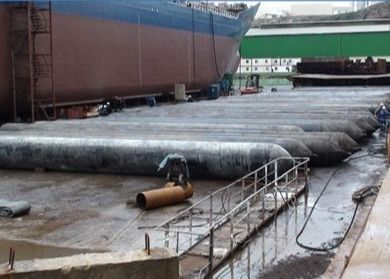 Jakość czarny nadmuchiwany statek morski wystrzeliwujący gumowe poduszki powietrzne fabryka