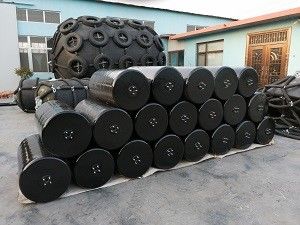 Jakość Ochrona statków, pokładów itp. Projekt pływającego odbijacza piankowego, trwałość 10-15 lat, wytrzymały odbojnik morski do doków, amortyzacja uderzeń statków fabryka