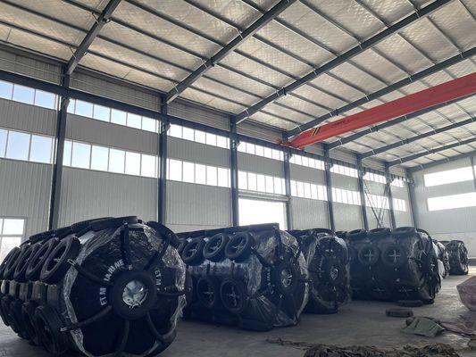 Jakość Błotnik wypełniony pianką o gęstości 70 kg / m³ z oponami łańcuchowymi o grubości 19 mm z polimocznika fabryka