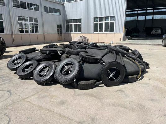 Jakość 3300x6500mm Pływające pneumatyczne błotniki Yokohama 50Kpa z siatką na opony łańcuchowe fabryka