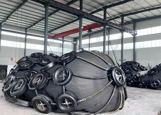 Jakość Sprzedam czarny pneumatyczny błotnik gumowy ISO17357 Standard 3,3*6,5M 50Kpa fabryka