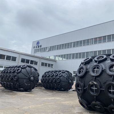 Jakość Three-Year Warranty Pneumatic Rubber Fender 2.0*4.5M For Dock Anti-Collision fabryka