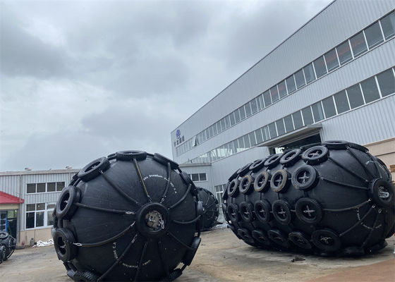 Jakość 50Kpa 3.3*6.5M Yokohama Typ Pneumatyczny Gumowy Fender Z Łańcuchem Opony fabryka