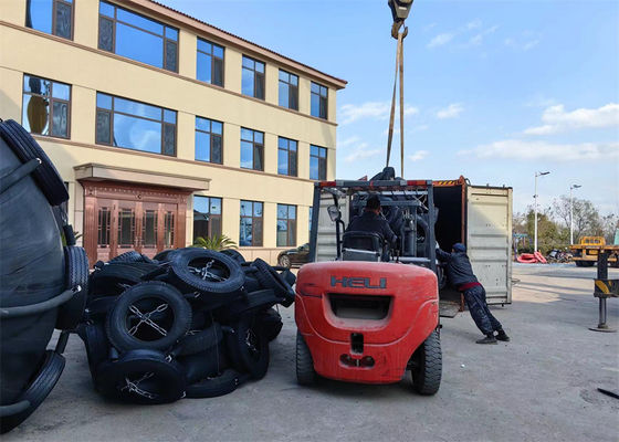 Jakość STS Pneumatyczny Fender Gumowy Marine Fender Do Marynarki fabryka