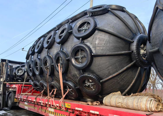 Jakość Struktura pływająca 2.0*3.5-2.5*4.0m ISO17357 Ship-to-Ship 50kpa/80kpa Pneumatyczny Ochraniacz Gumowy Yokohama fabryka