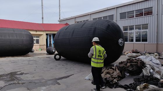 Jakość ISO 17357-2014 Żeglarz pneumatyczny z gumy morskiej fabryka