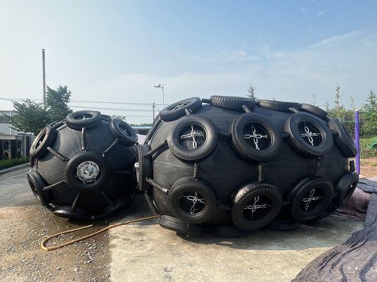 Jakość 0.05MPa/ 0.08MPa Morskie gumowe fendery o doskonałej zdolności absorpcji wstrząsów i typu ślinki fabryka