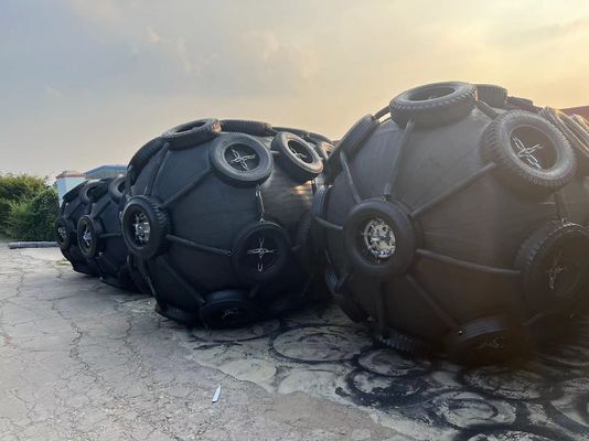 Jakość Dobrą jakość STS 50Kpa Czarny pneumatyczny gumowy fender Yokohama Fender fabryka