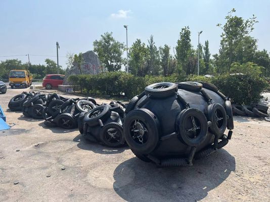 Jakość Statki Sieć / Sling Typy Pneumatyczny Gumowy Fender 50kpa / 80kpa Nadmuchowy fabryka