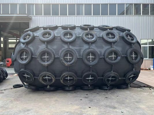 Jakość 50kPa Pneumatic Marine Fender Yokohama Fender for Ship-to-ship with 6-10 Years Lifespan Fabryka