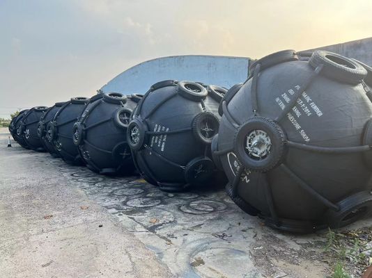 Jakość ISO 17357 Yokohama Rubber Fender w dokach / statkach / łodziach fabryka