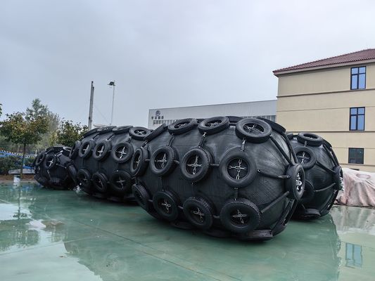 Jakość Zawiera zawór bezpieczeństwa ochronę nabrzeża pneumatyczny fender dla optymalnej ochrony fabryka