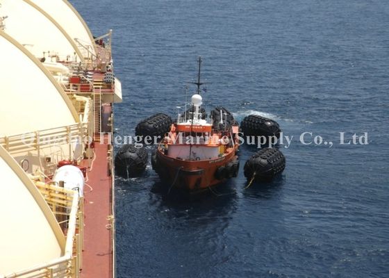 Jakość D1m X L2m Air Filled Pneumatyczna sieć morska Fender Chain For Tugboat fabryka