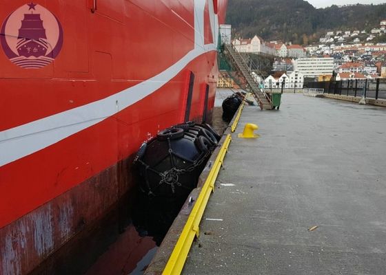 Jakość Pneumatyczne gumowe ochraniacze gumowe łodzi morskich, gumowe nadmuchiwane osłony morskie fabryka