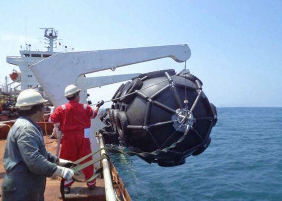 Jakość 0.05Mpa 0.08Mpa nadmuchiwane morskie gumowe błotniki, dobra szczelność powietrzna pływające dok gumowe błotniki fabryka