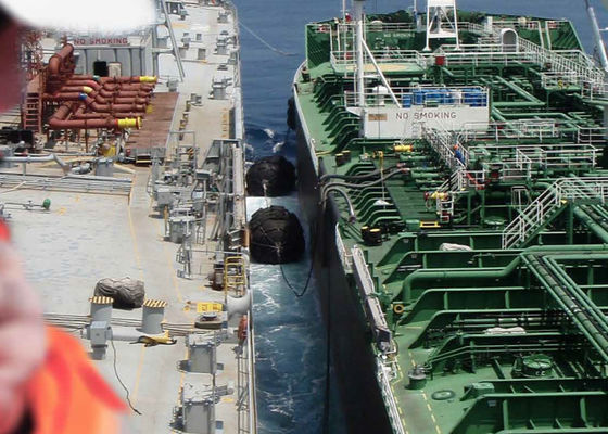 Jakość 0.05Mpa 0.08Mpa nadmuchiwane morskie gumowe błotniki, dobra szczelność powietrzna pływające dok gumowe błotniki fabryka