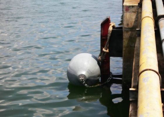 Jakość Wysokociśnieniowy pływający hydropneumatyczny błotnik, nadmuchiwane błotniki Dock w jasnych kolorach fabryka