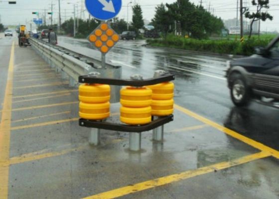 Jakość Materiał ognioodporny Highway Roller Barrier w celu zmniejszenia wypadków drogowych fabryka