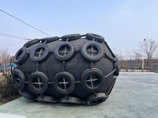 Jakość Wchłanianie energii 300-5000KJ Pneumatyczny gumowy fender Dobra odporność na ścieranie Części morskich fabryka