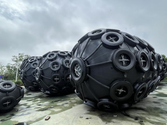 Jakość Żywotność konstrukcji 8 do 15 lat Yokohama Fender Marine Fender Produkty z siecią opon o doskonałej absorpcji uderzeń fabryka