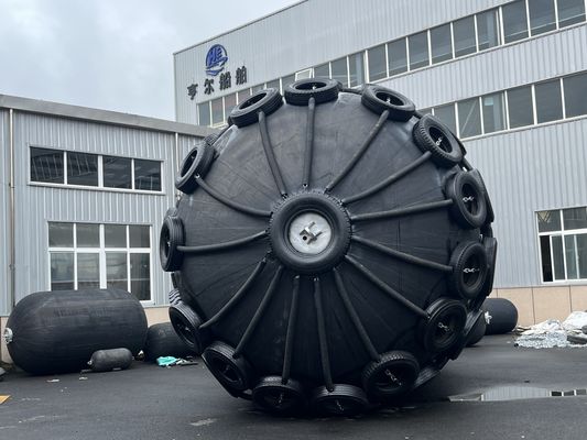 Jakość Łódź Łódź Ładowanie dok pływający fender nafalowy wykorzystujący łańcuch i PP metodę instalacji liny w celu zapewnienia ochrony przed uderzeniem dokowania fabryka