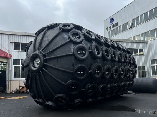 Jakość Łódź Łódź Ładowanie dok pływający fender nafalowy wykorzystujący łańcuch i PP metodę instalacji liny w celu zapewnienia ochrony przed uderzeniem dokowania fabryka