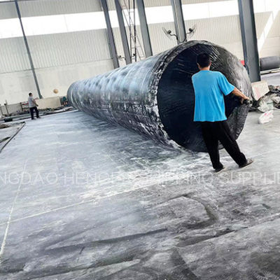 Jakość Chińskie innowacyjne poduszki powietrzne z gumy morskiej     Różnorodne, wydajne i oszczędne rozwiązania dla operacji morskich i przemysłu ciężkiego fabryka