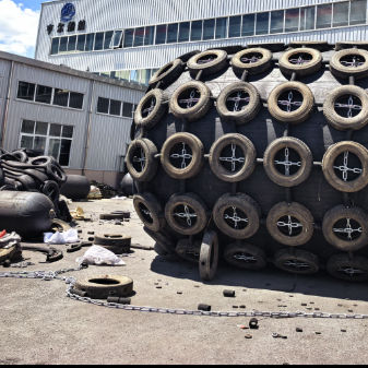 Jakość Płynny gumowy fender 50kpa i 80kpa do przenoszenia z statku na statek fabryka