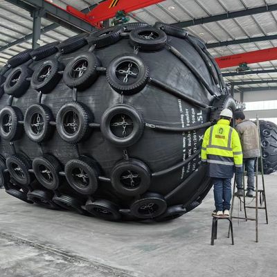 Jakość Initial Internal Pressure 80kpa Marine Fendre Net Type Ideal for Marine Vessel Impact Absorption and Dock Safety Systems fabryka