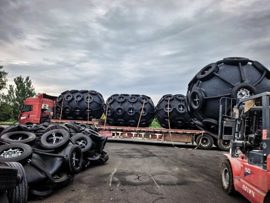 Jakość Wysoce wytrzymały żeglarz z gumy morskiej zgodny z normą techniczną ISO 17357 2014 i oryginalny fabryka