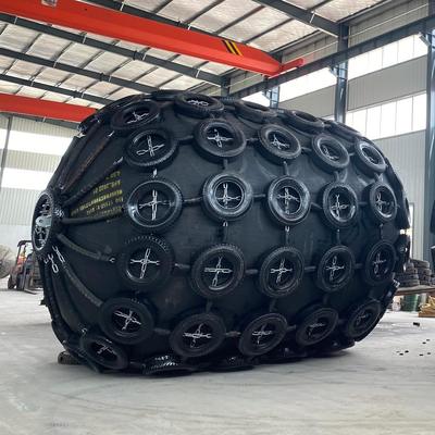 Jakość Net Type Pneumatic Rubber Fender Diameter 0.5m To 4.5m Marine Fender System Designed To Provide Superior Dock Protection fabryka