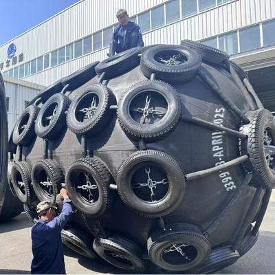 Jakość CCS/BV/LR/DNV Certified High-Quality Black Pneumatic Rubber Fender – Ideal for STS/STD Marine Operations fabryka