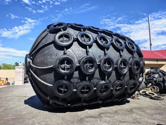 Jakość ISO17357 Certyfikowany pneumatyczny gumowy fender z niestandardowymi rozmiarami od 0,3 do 4,8 M i opcjami ciśnienia 50kpa i 80kpa fabryka