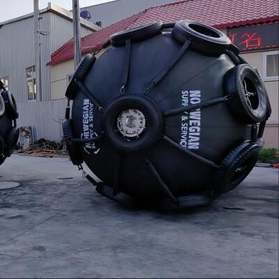 Jakość Net Type Pneumatic Rubber Fender Diameter 0.5m To 4.5m Marine Fender System Designed To Provide Superior Dock Protection fabryka