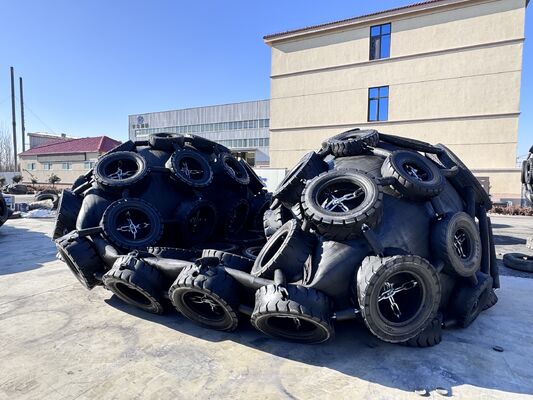 Jakość ISO17357 Certyfikowany pneumatyczny gumowy fender z dostosowanymi rozmiarami 0,3-4,8 M i ciśnieniem 50kpa i 80kpa fabryka