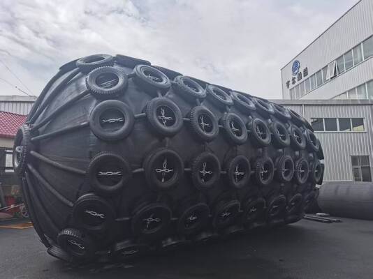 Jakość High Strength Pneumatic Rubber Fender Inflatable Design for Large Tankers Bulk Carriers and Floating Marine Applications fabryka