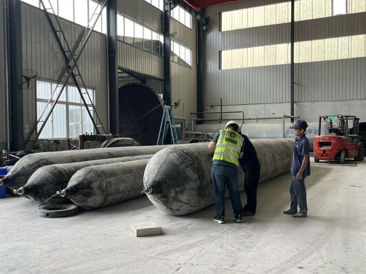 Jakość Anti Corrosion Marine Rubber Airbag for Long Term Saltwater Service with 0.8-3 M Diameter Fabryka