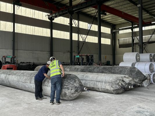 Jakość Anti Corrosion Marine Rubber Airbag for Long Term Saltwater Service with 0.8-3 M Diameter Fabryka