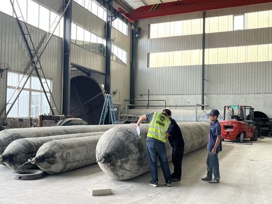 Jakość Marine Rubber Airbag with Rapid Inflation Manifold for Simultaneous Multi Unit Operation in 0.8-3 M Diameter Fabryka