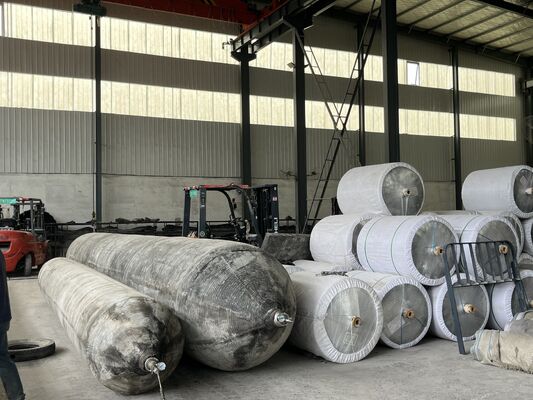 Jakość Marine Rubber Airbag with High Grip Surface Pattern for Stable Shipyard Positioning in 0.8-3 M Diameter and 4-25 M Length Fabryka