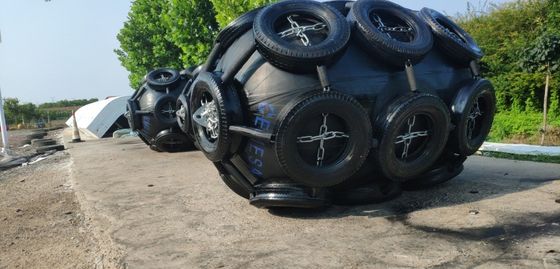 Jakość Odbojniki do cumowania łodzi z naturalnej gumy Nadmuchiwany odbojnik z gumy 1M - 6,5M Długi ISO17357 fabryka