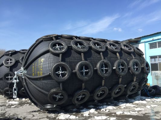 Jakość 50kpa 80kpa Yokohama Dock Gumowy błotnik Pływający pneumatyczny żebrowany błotnik fabryka