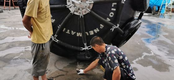 Jakość Pneumatyczny pływający błotnik łodzi podwodnej Yokohama Pneumatyczny gumowy błotnik fabryka