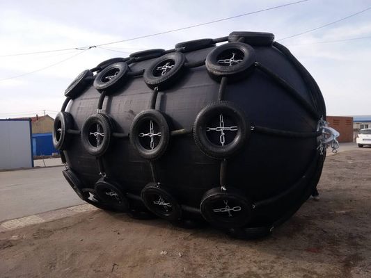 Jakość Pneumatyczny gumowy błotnik morski z ocynkowanym błotnikiem Yokohama Ship Fender fabryka