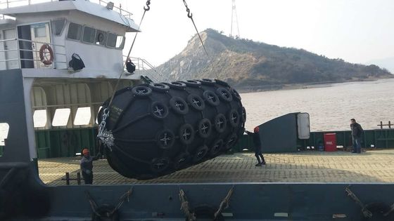 Jakość Gumowa mata z siatką linową Pneumatyczny błotnik łodzi Pneumatyczne gumowe błotniki fabryka