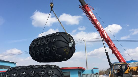 Jakość Yokohama Pneumatyczny żebrowany błotnik Sprzęt morski Yokohama Pneumatyczny gumowy błotnik fabryka