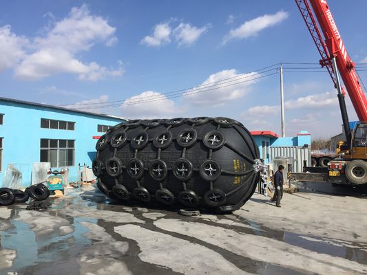 Jakość Yokohama Pneumatyczny żebrowany błotnik Sprzęt morski Yokohama Pneumatyczny gumowy błotnik fabryka