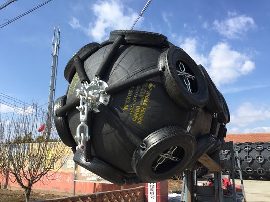 Jakość Yokohama Pneumatyczny żebrowany błotnik Sprzęt morski Yokohama Pneumatyczny gumowy błotnik fabryka